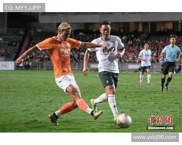 足球明星队员高清照片展示让你领略球场风采与激情瞬间